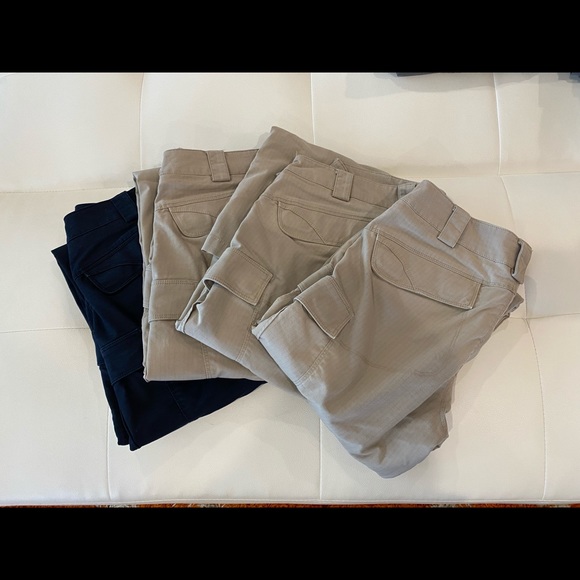 5.11 Stryke women's pants size 4.

Total of 4 pants. 3 khaki and 1 navy blue. - Picture 3 of 13